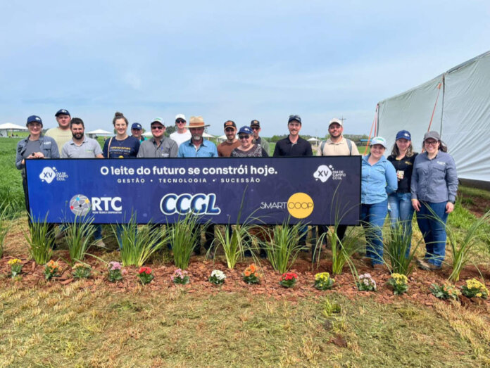 Associados e profissionais da Coasa participam do XV Dia de Campo da CCGL e associada apresenta case