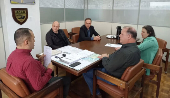 Lideranças muliternenses busca melhorias em acesso viário durante audiência no DAER