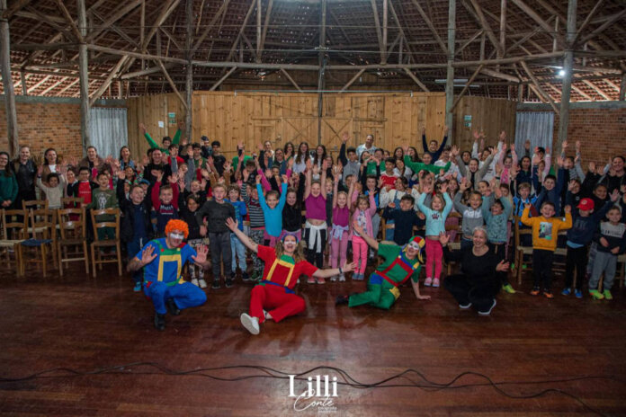 Espetáculo “Pintando sonhos na reconstrução do Rio Grande” esteve em Vanini