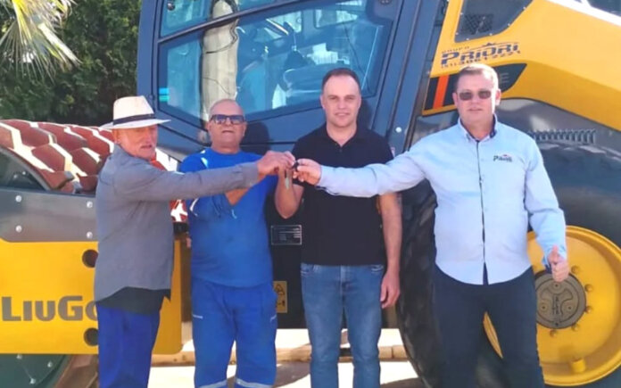 Novo rolo compactador é adquirido para reforçar obras e infraestrutura em Muliterno