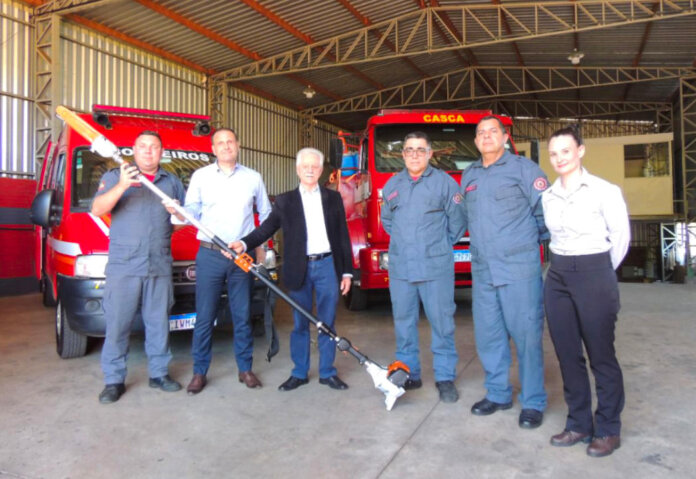 SCAB de Casca recebe doação de moto-poda da Unicred