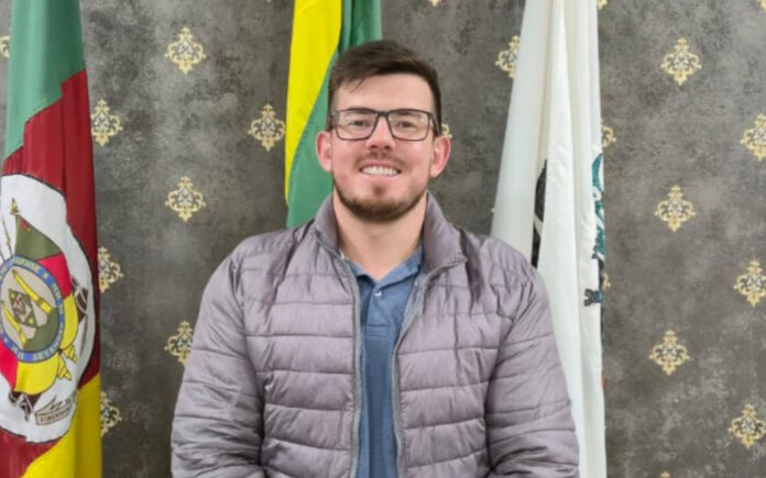 Vereador Ezequiel Junior Marchioro assumiu interinamente a presidência da Câmara de Casca