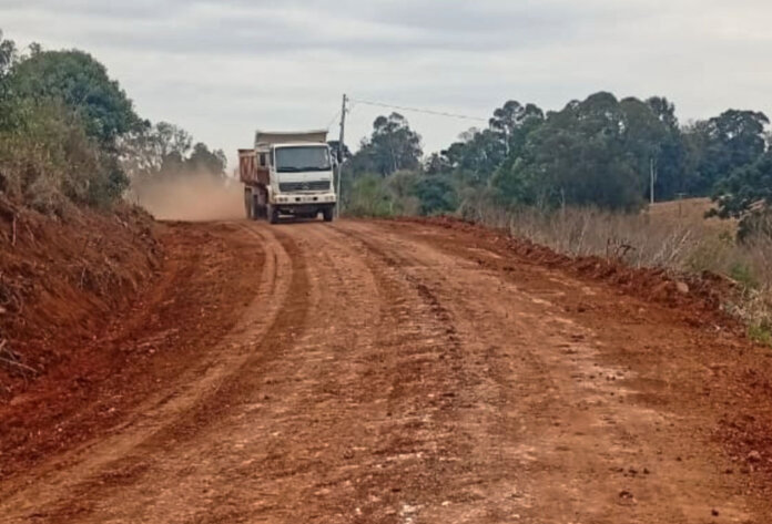 Realizadas melhorias na estrada que liga São Roque à Sede em David Canabarro