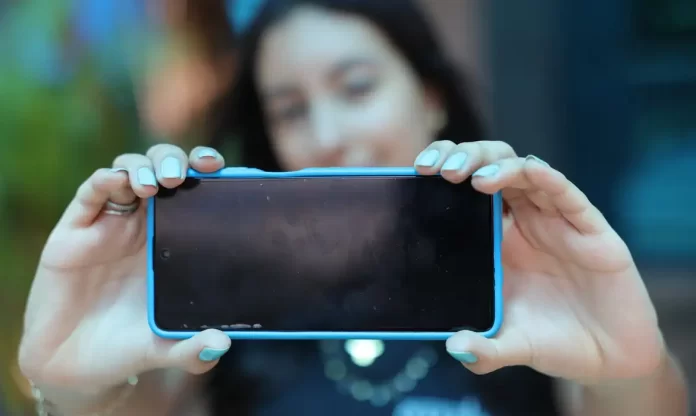 Uso de internet por adolescentes nas escolas cai de 51% para 37%