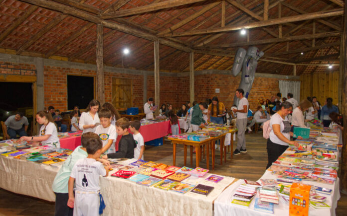Feira do Livro e Mostra Cultural movimentou a comunidade vaninense