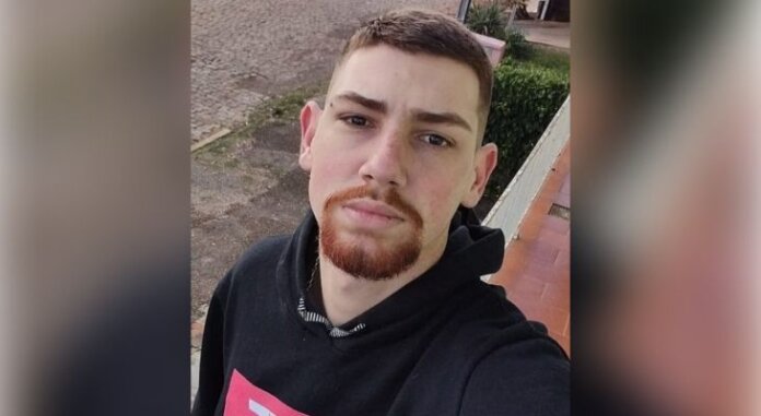 Jovem de 24 anos morre após colisão em árvore na ERS-324