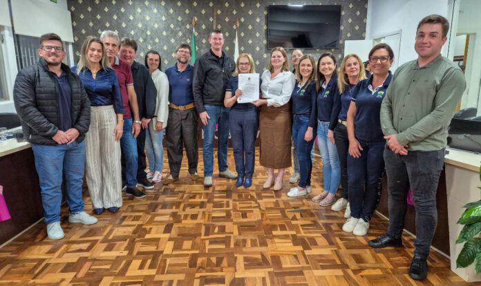 Câmara de Casca aprova moções em apoio à educação especial e em homenagem à Escola Vitória