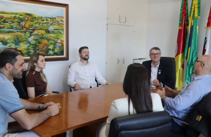 Estado e Município debatem ações para fortalecer assistência social em Casca