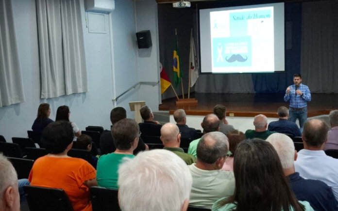 Palestra do Novembro Azul mobiliza comunidade de Casca para discutir prevenção