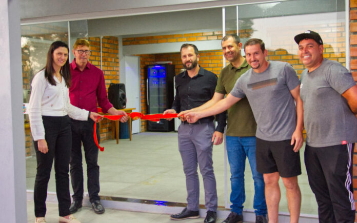 Inauguro novo quiosque junto ao Campo Municipal em Vanini