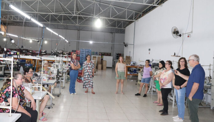 Iniciou o curso de Costura Industrial de Lingerie em Casca