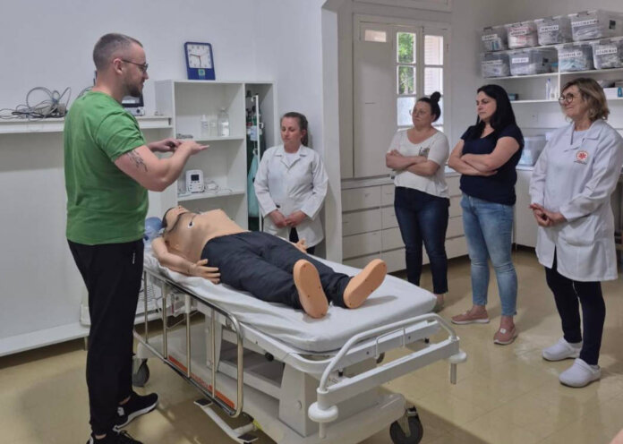 Profissionais do Pronto Atendimento de São Domingos do Sul passam por capacitação em atendimento à parada cardiorrespiratória