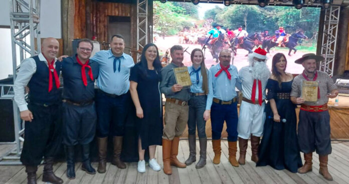 Tropeada Cultural de São Domingos do Sul é premiada pelo Destaques Farroupilhas