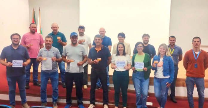 São Domingos do Sul entrega cartões do Programa Crescer a beneficiários