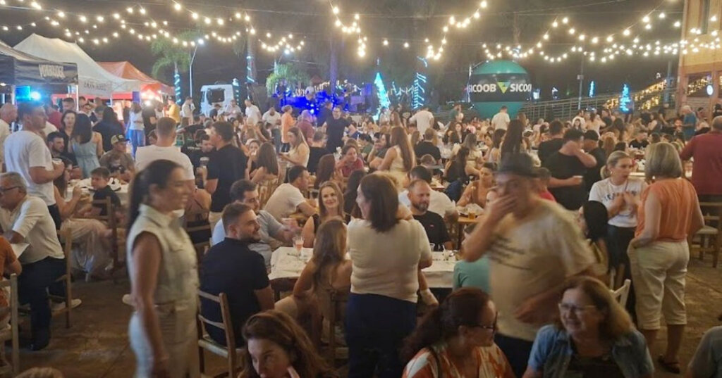 Festival Polenta e Bicceri Sotto Stele reúne grande público na Vila Histórica de Evangelista