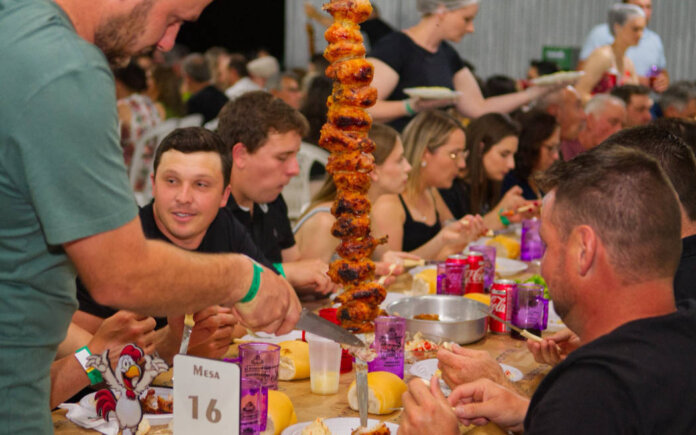 Frango e Chopp in Fest homenageou avicultores são-dominguenses