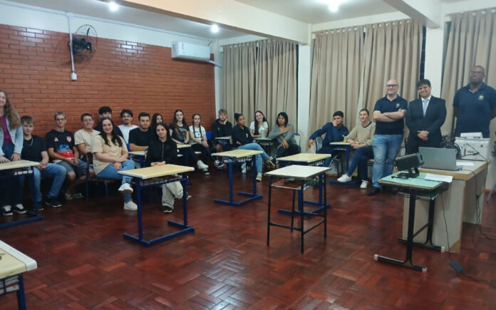 Palestras em Casca e Paraí incentivaram jovens a fazer alistamento eleitoral e a participar das próximas eleições