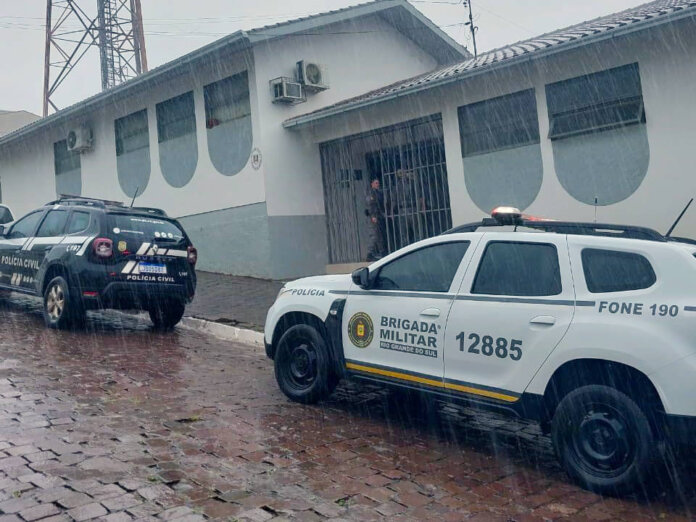 Mulher suspeita de envolvimento em homicídio no Paraná é presa em Casca