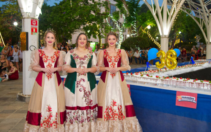 São Domingos celebrou 38 anos com grande festa na Praça Monsenhor João Benvegnú