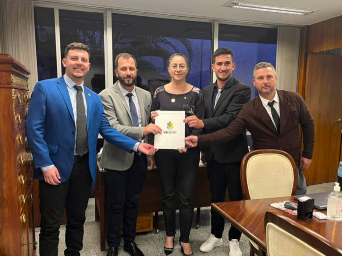 Vereadores de Vanini participam de congresso e buscam recursos em Brasília