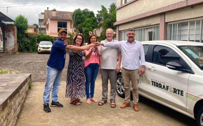 Emater de David Canabarro recebe veículo do Estado para reforçar atendimento no meio rural