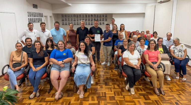 Legislativo de Casca homenageia Escola Marechal Arthur da Costa e Silva pelos 68 anos de atuação