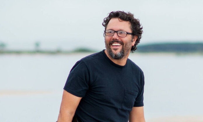 Duca Leindecker é destaque na Feira do Livro de Santo Antônio do Palma