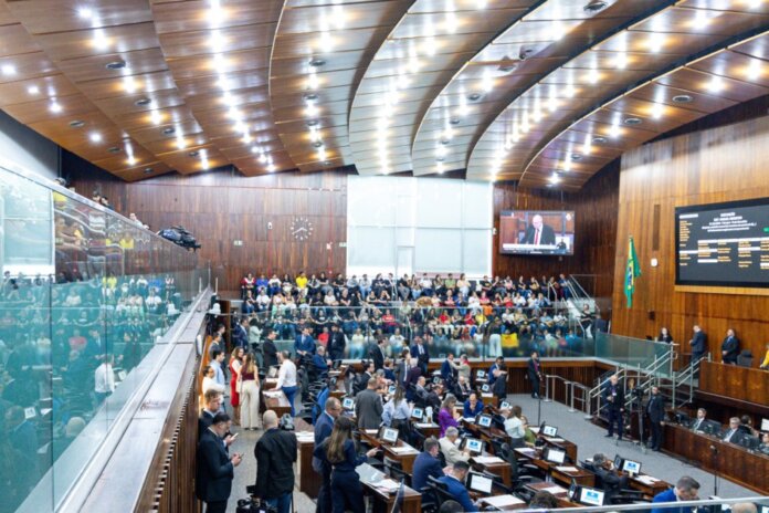 Assembleia aprova projeto do governo do Estado para reajuste do piso do magistério estadual em 5,4%