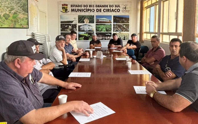 Ciríaco realiza reunião com motoristas para reforçar segurança no transporte escolar