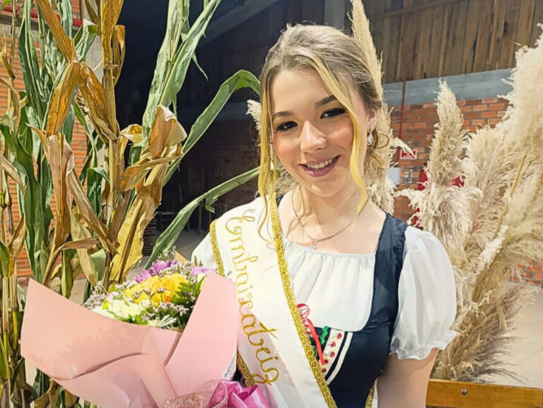 Priscila Variani Conteratto é a 1ª Embaixatriz da Festa na Colônia