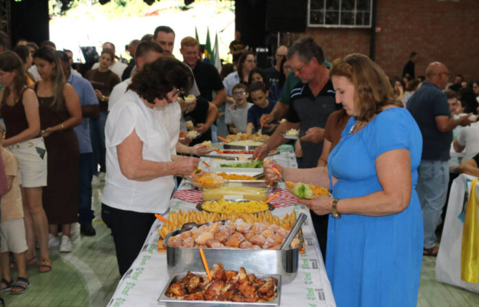 Jantar das Etnias reúne mais de mil pessoas e marca aniversário de Santo Antônio do Palma