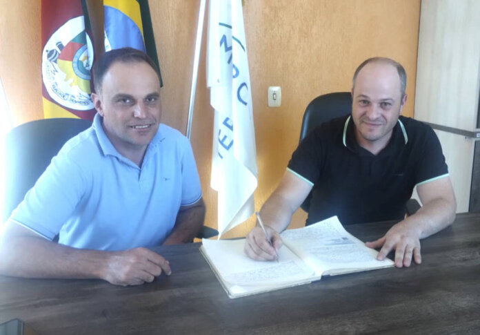 Prefeito de Muliterno transmite cargo ao vice durante período de férias