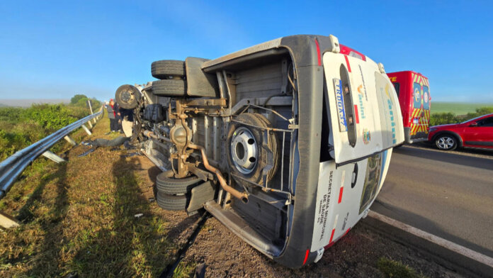 Acidente entre caminhonete e van da Saúde de Vanini deixa feridos na BR-285