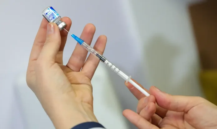 Vacina da gripe não aumenta risco da doença, alerta ministério