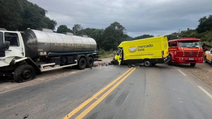 Acidente entre van e caminhão resulta em óbito em Casca