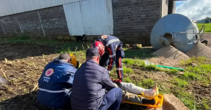 Agricultor fica soterrado após desabamento de silo no interior de Casca