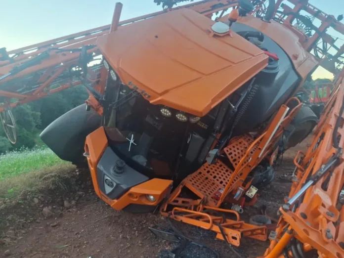 Acidente entre pulverizador agrícola e caminhoneta provoca vazamento de defensivos no interior de Ciríaco