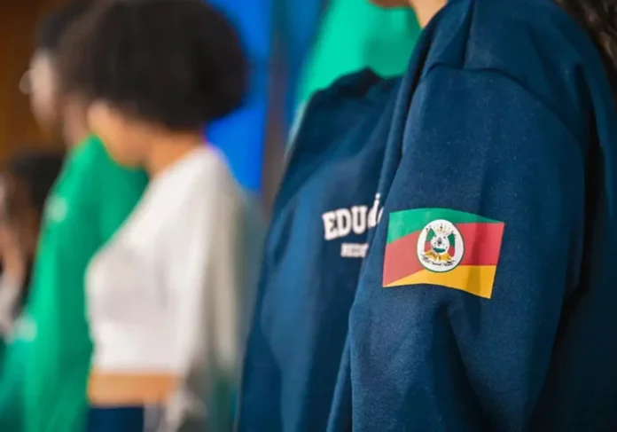 Uso do uniforme escolar passa a ser obrigatório para todos os estudantes da Rede Estadual