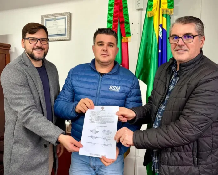 Prefeitura de Casca assina ordem de início para pavimentação asfáltica de 3,3 quilômetros no interior