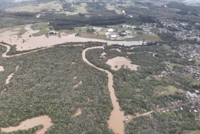 Defesa Civil do Estado alerta para sequência de tempestades, chuva intensa e manutenção do risco hidrológico no Rio Grande do Sul