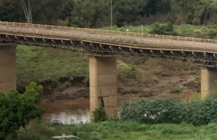 Ponte sobre o Rio Guaporé tem trânsito interrompido na ERS-129 entre Encantado e Muçum
