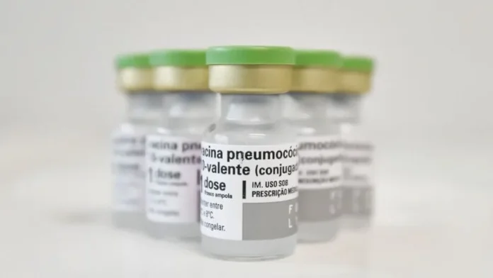 Municípios recebem mais doses da nova vacina contra pneumonia e meningite