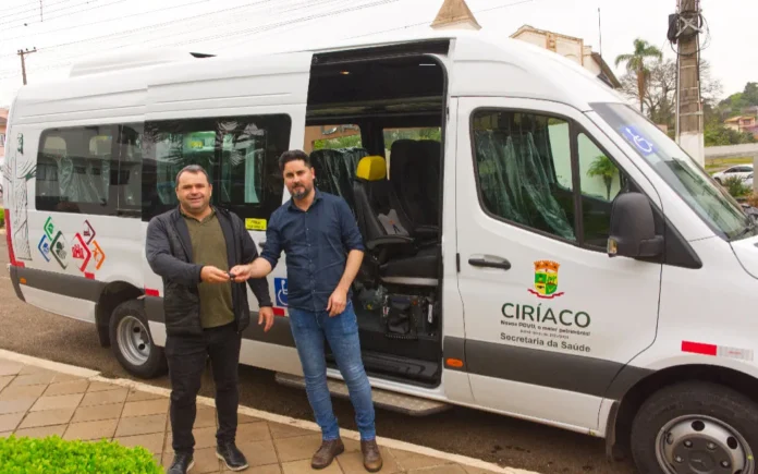 Prefeitura de Ciríaco adquire van para a Secretaria Municipal da Saúde