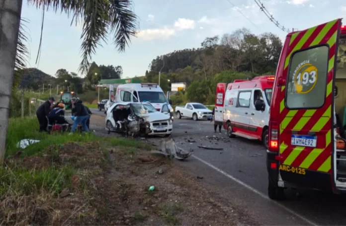 Colisão entre veículos deixa vítima ferida na ERS-129, em São Domingos do Sul