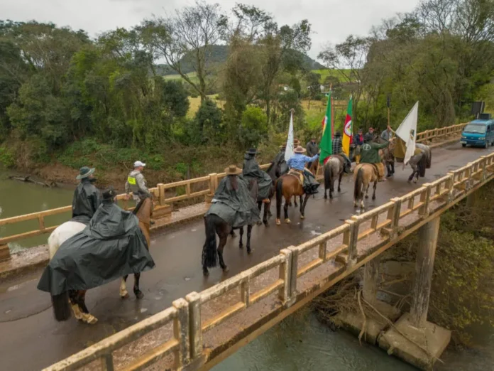 Cavalgada 129 reúne cinco municípios pela duplicação de ponte na ERS-129