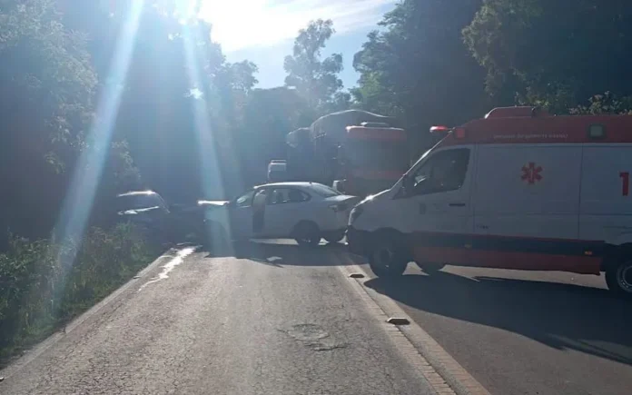 Colisão frontal deixa três feridos na ERS-324, entre Marau e Passo Fundo