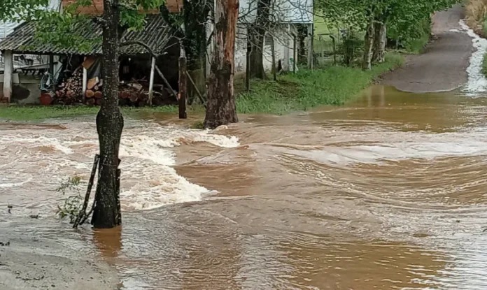 Chuvas causam prejuízos e Casca decreta situação de emergência